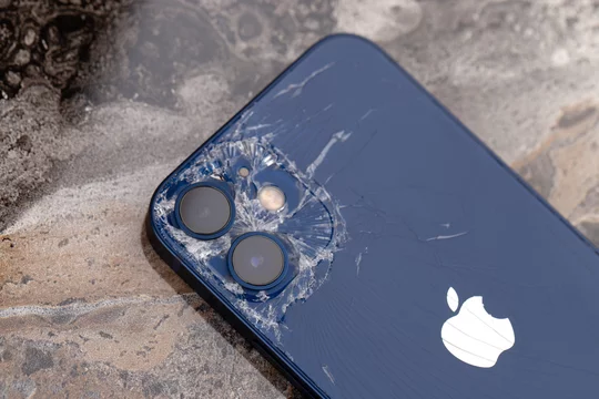 Замена задней крышки на iPhone в Долгопрудном
