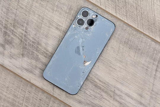 Замена заднего стекла на iPhone в Долгопрудном