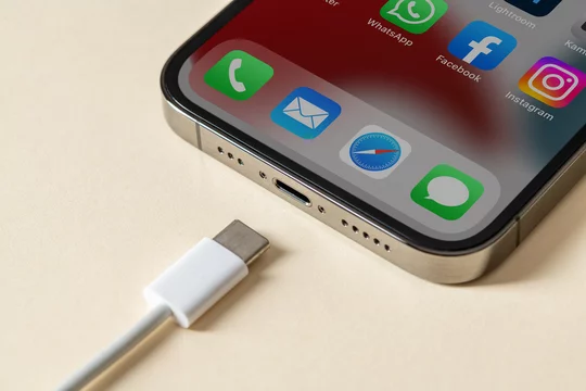 Замена разъема зарядки на iPhone в Долгопрудном